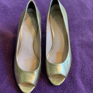 Vince Camuto Gold Snakeprint Leather Platform Pumps sz 8.5M